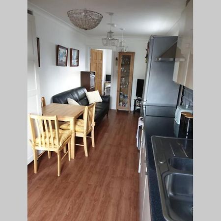 A Home Away From Home With A Big Welcome Erith Kültér fotó