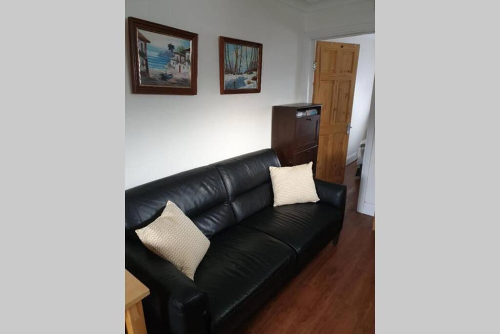 A Home Away From Home With A Big Welcome Erith Kültér fotó