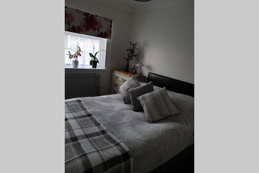 A Home Away From Home With A Big Welcome Erith Kültér fotó